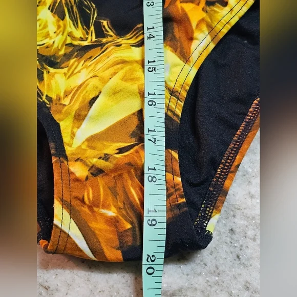 TYR Durafast One-Piece Swimsuit Yellow Abstract Print Crisscros Size 30 S 4/6 - Picture 4 of 6